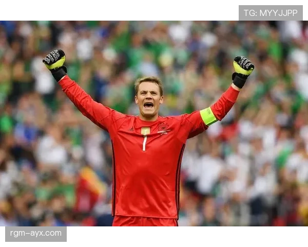 诺伊尔门将效率再提升,赛场表现引热议 诺伊尔门将效率再提升,赛场表现引热议