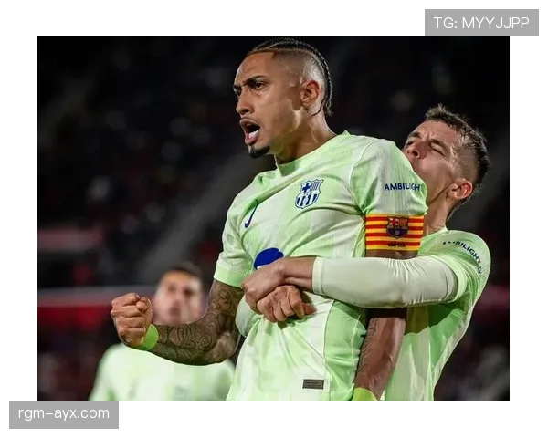 拉菲尼亚闪耀巴萨赛场,表现惊艳引关注