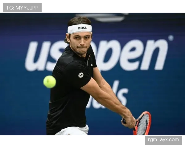 珀金斯世锦赛折桂，新王加冕创历史