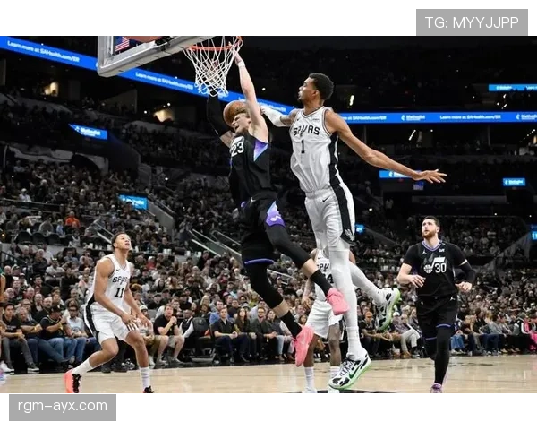 挡拆拉开对位中锋 马尔卡宁较上季三分更高效